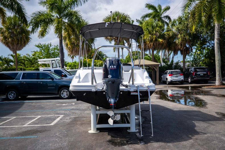 New 2022 Hurricane SunDeck Sport OB SS 185 OB #7868 image 11
