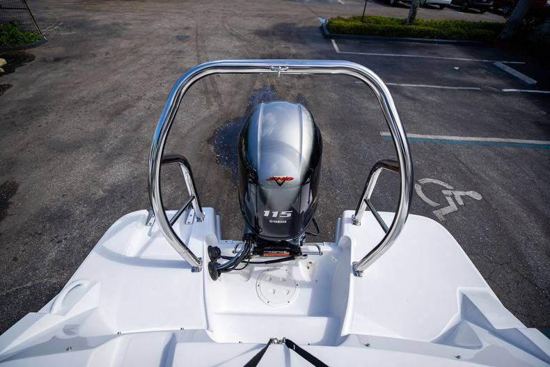 New 2022 Hurricane SunDeck Sport OB SS 185 OB #7868 image 13