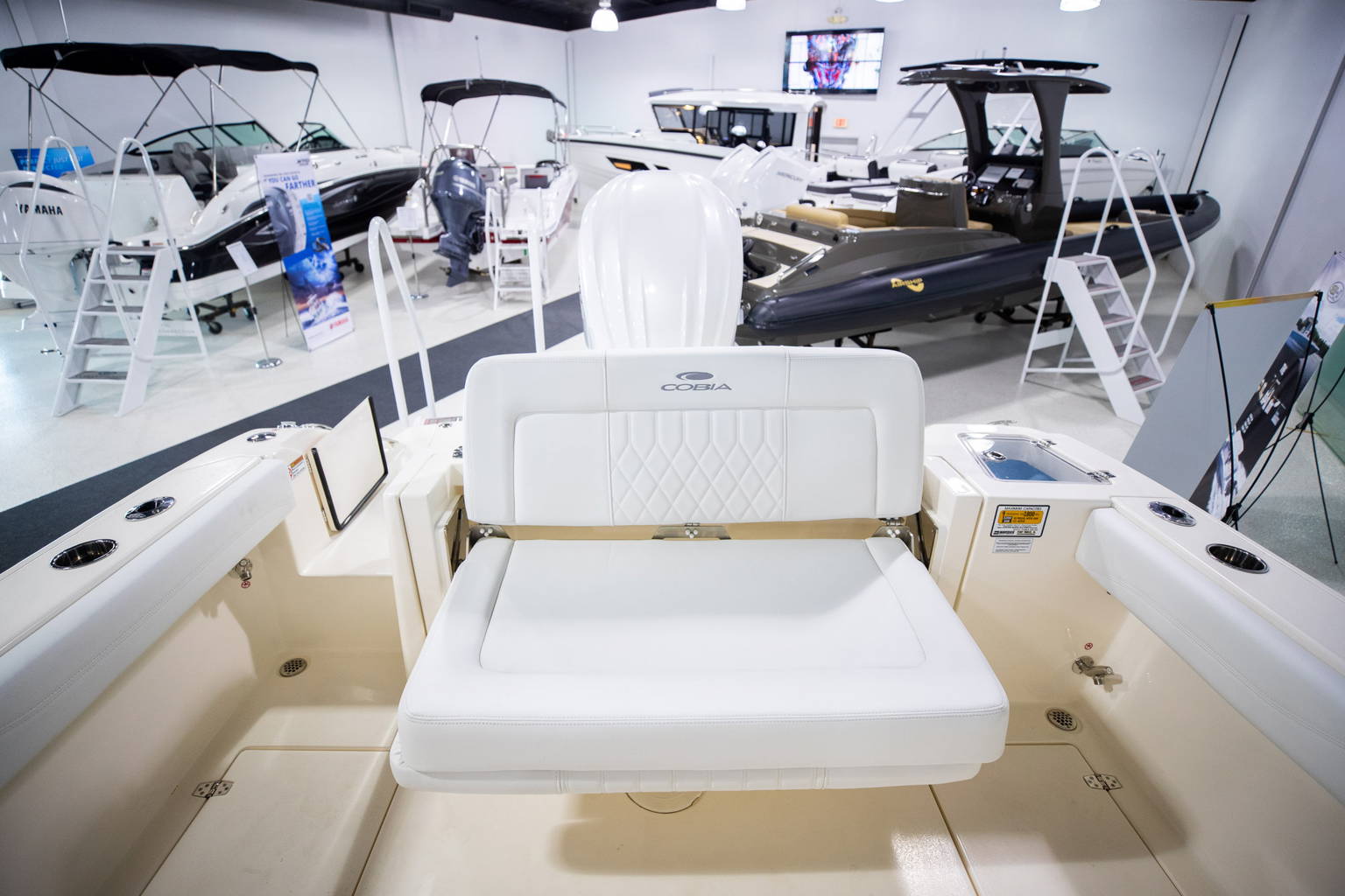 New 2023 Cobia 240 DC #E028 image 6