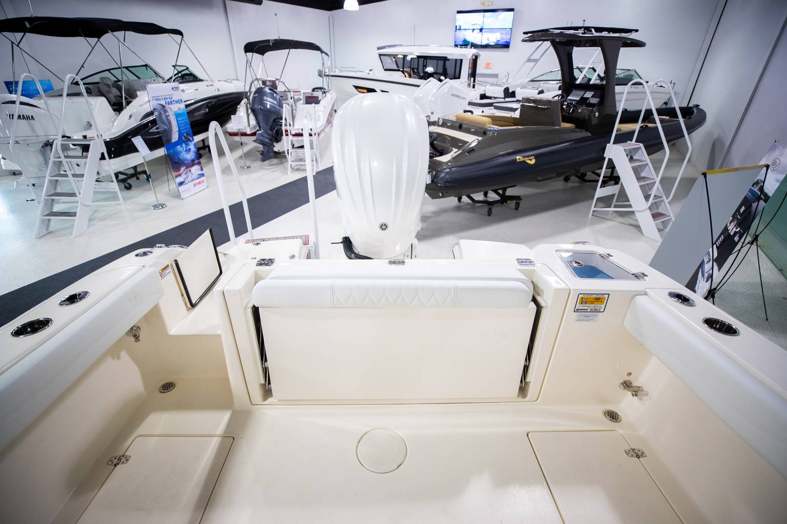 New 2023 Cobia 240 DC #E028 image 5