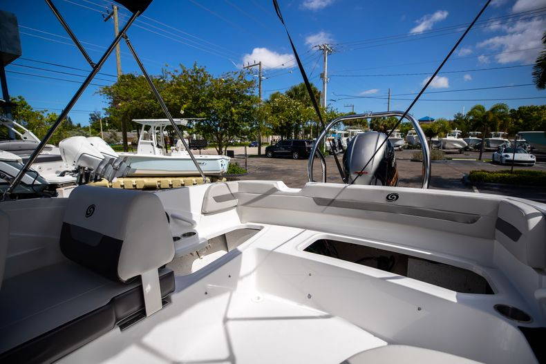 New 2022 Hurricane SunDeck Sport OB SS 185 OB #7868 image 16