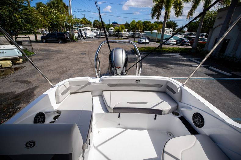 New 2022 Hurricane SunDeck Sport OB SS 185 OB #7868 image 17