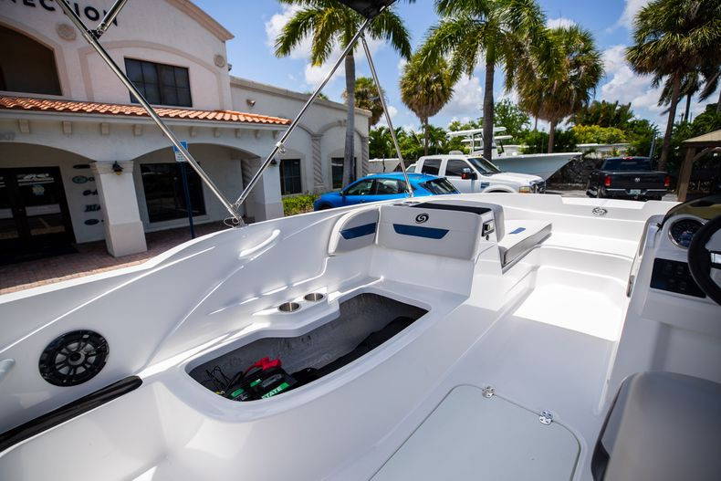 New 2022 Hurricane SunDeck Sport OB SS 185 OB #7874 image 13