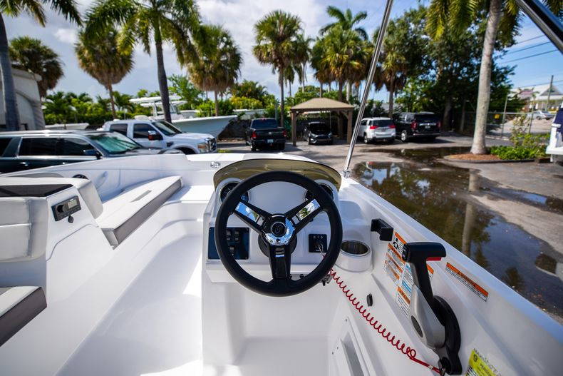 New 2022 Hurricane SunDeck Sport OB SS 185 OB #7868 image 21