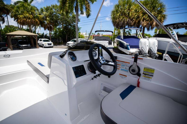 New 2022 Hurricane SunDeck Sport OB SS 185 OB #7874 image 17