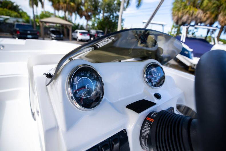 New 2022 Hurricane SunDeck Sport OB SS 185 OB #7868 image 24