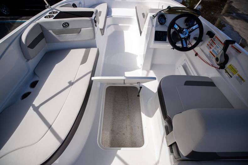 New 2022 Hurricane SunDeck Sport OB SS 185 OB #7868 image 26