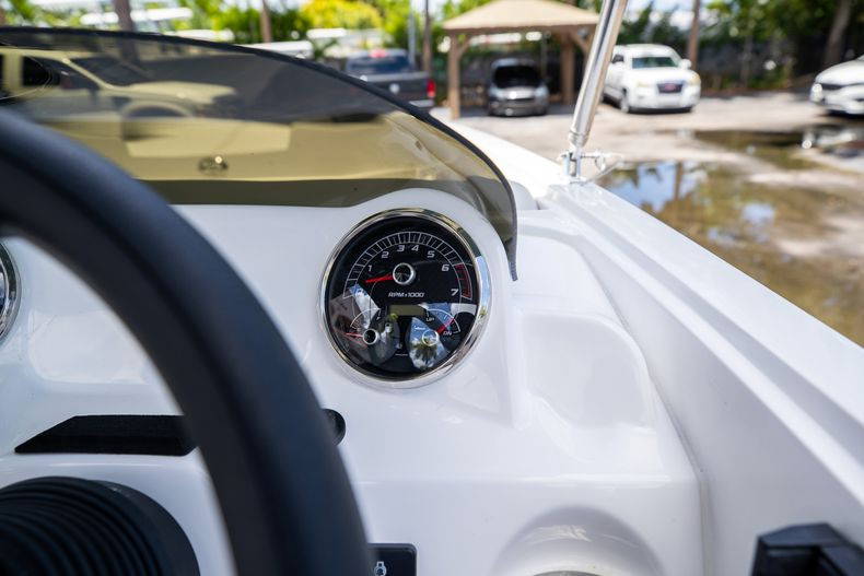 New 2022 Hurricane SunDeck Sport OB SS 185 OB #7874 image 21