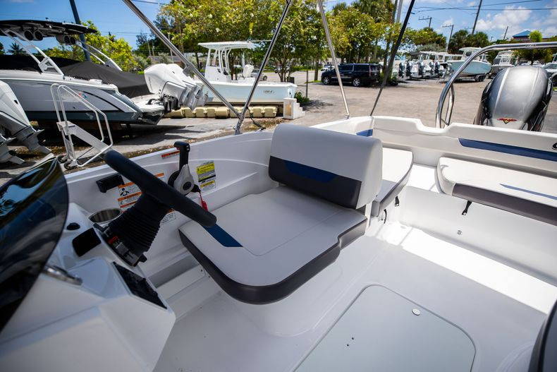 New 2022 Hurricane SunDeck Sport OB SS 185 OB #7874 image 22