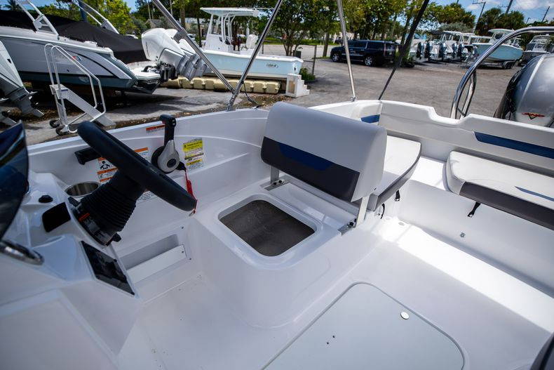 New 2022 Hurricane SunDeck Sport OB SS 185 OB #7874 image 23