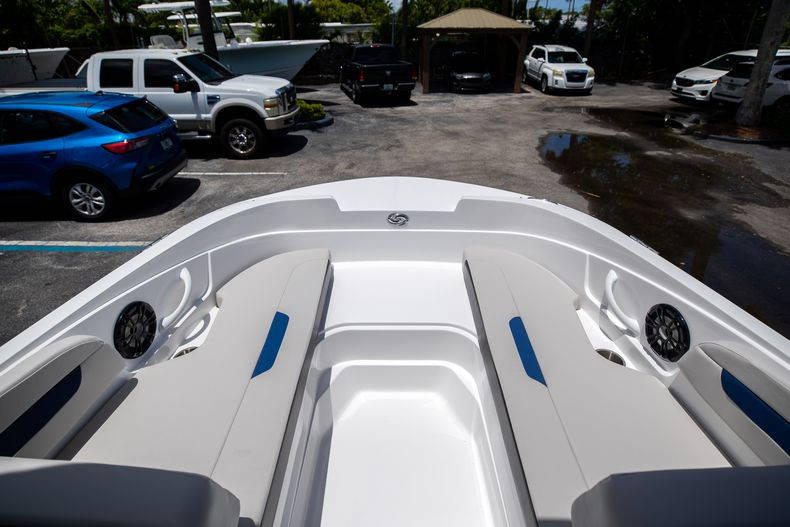 New 2022 Hurricane SunDeck Sport OB SS 185 OB #7874 image 25