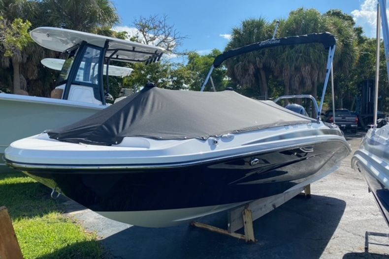 New 2022 Hurricane SunDeck Sport SS 185 OB #8343 image 2