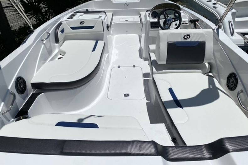 Alternative image of Hurricane SunDeck Sport OB SS 205 OB in West Palm Beach, FL