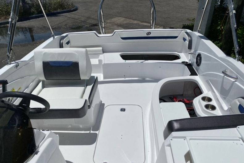 New 2022 Hurricane SunDeck Sport OB SS 205 OB #7870 image 8
