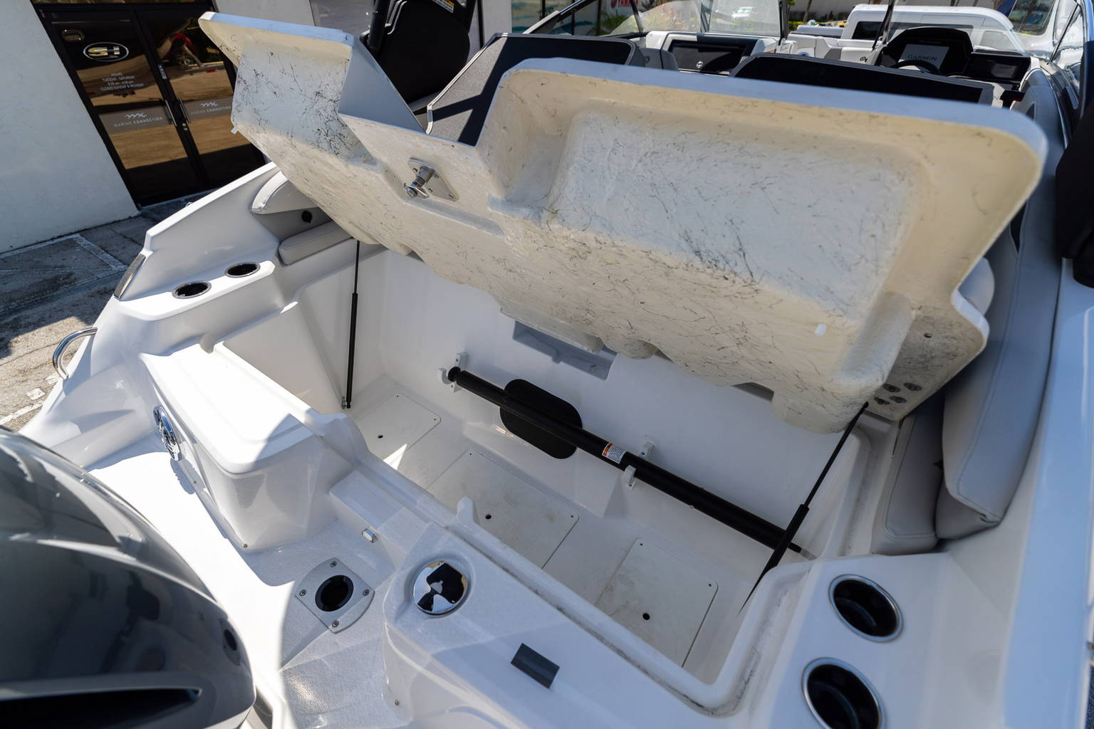New 2024 Hurricane SunDeck 2600 OB #2855 image 12
