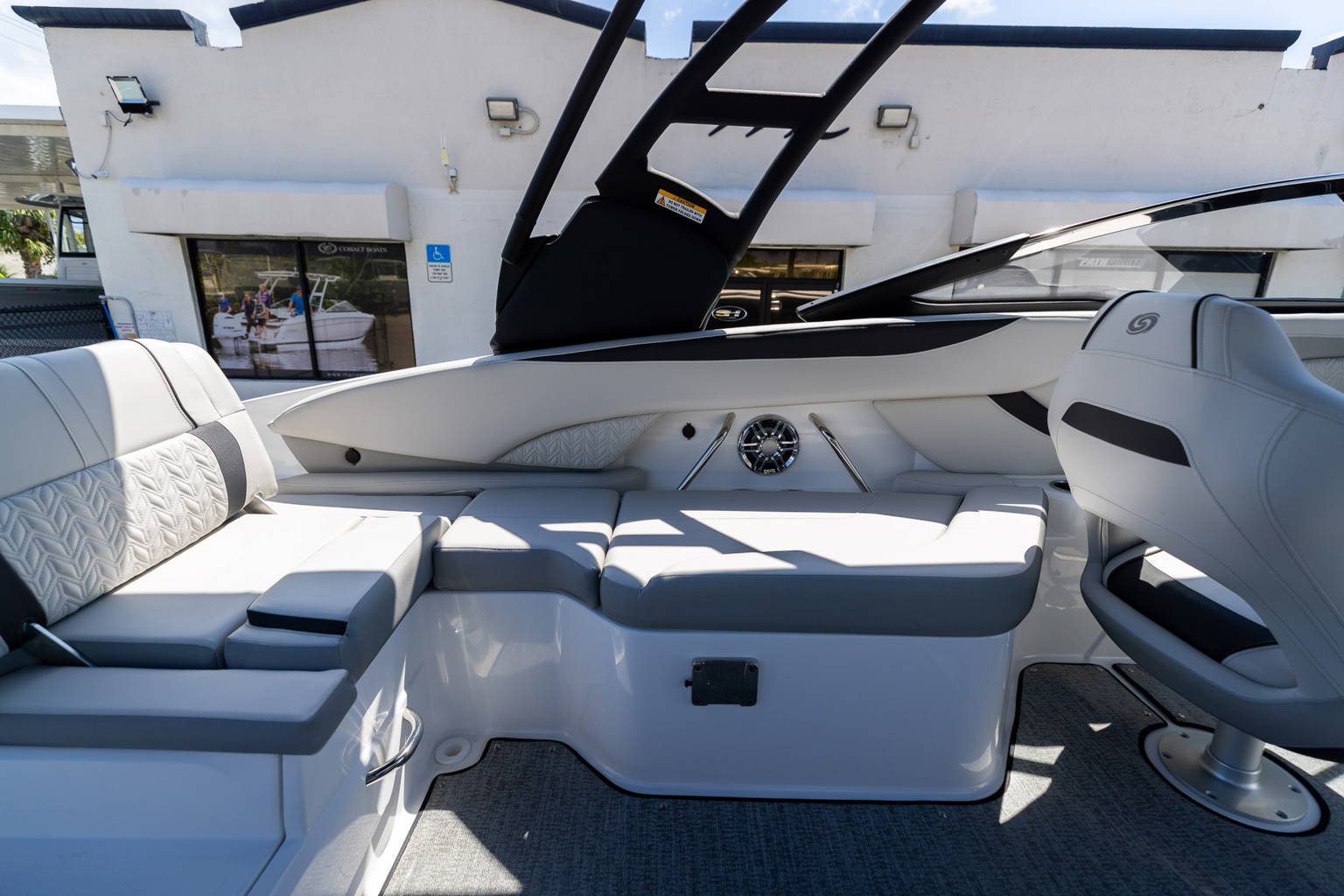 New 2024 Hurricane SunDeck 2600 OB #2855 image 15