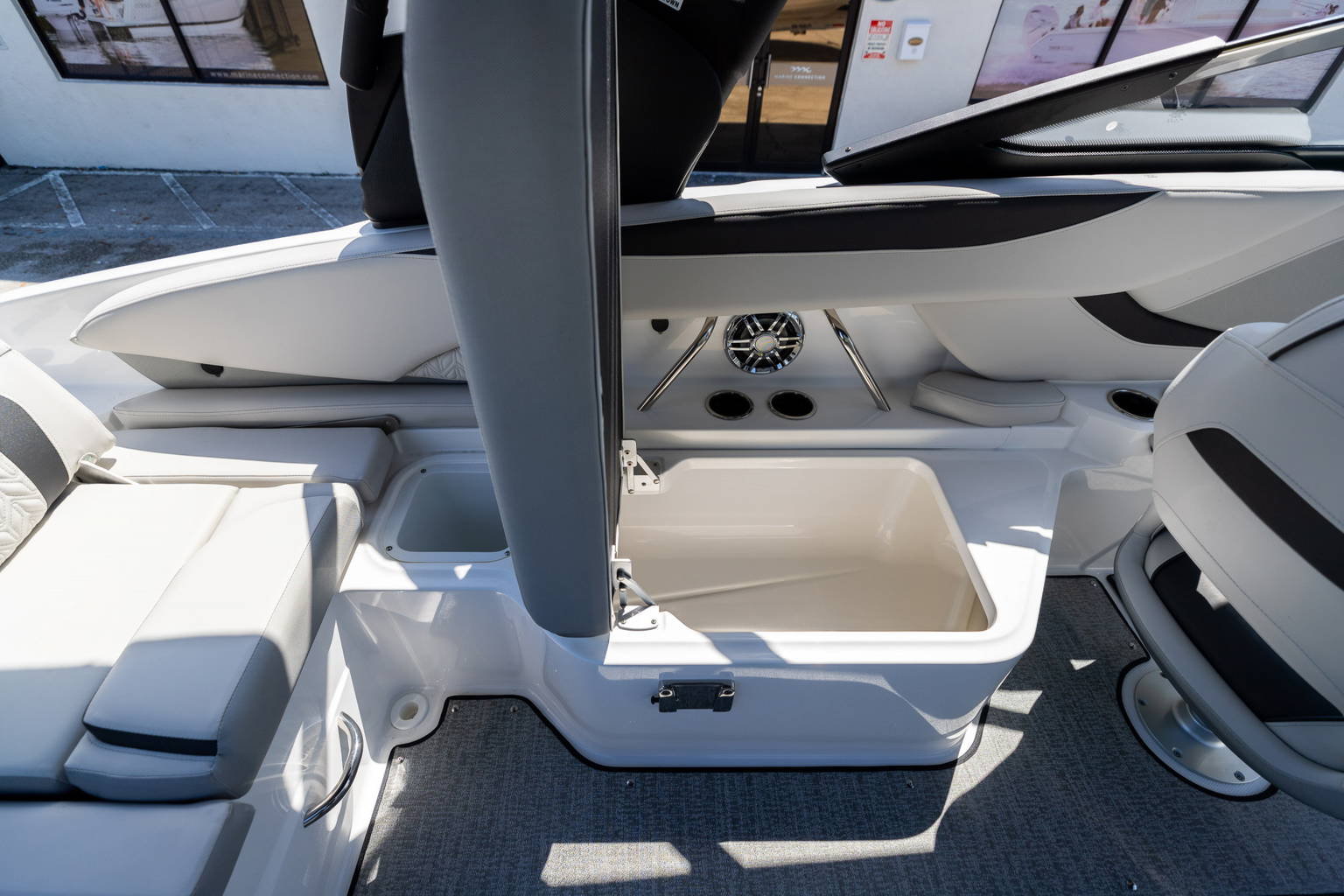 New 2024 Hurricane SunDeck 2600 OB #2855 image 16