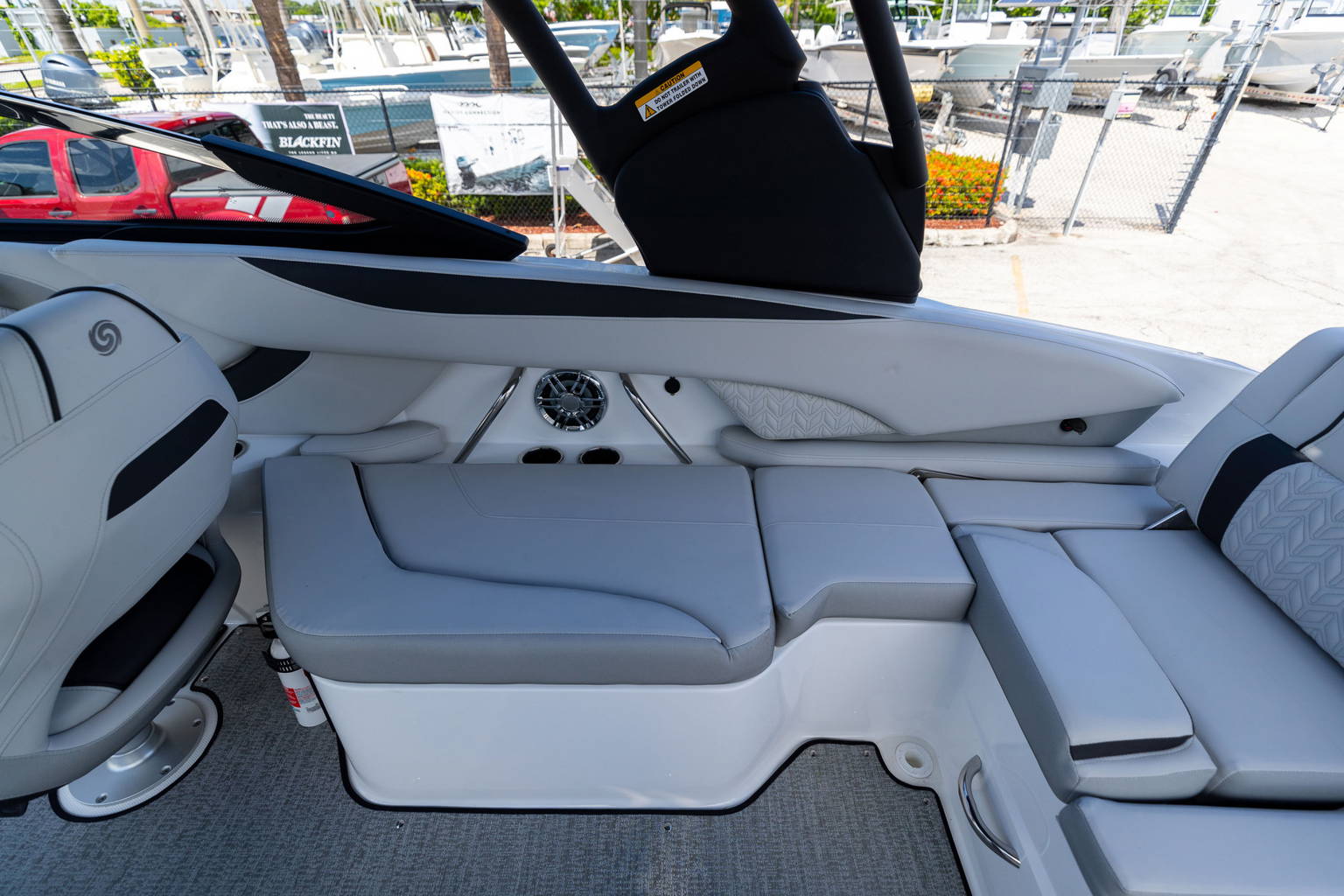 New 2024 Hurricane SunDeck 2600 OB #2855 image 17