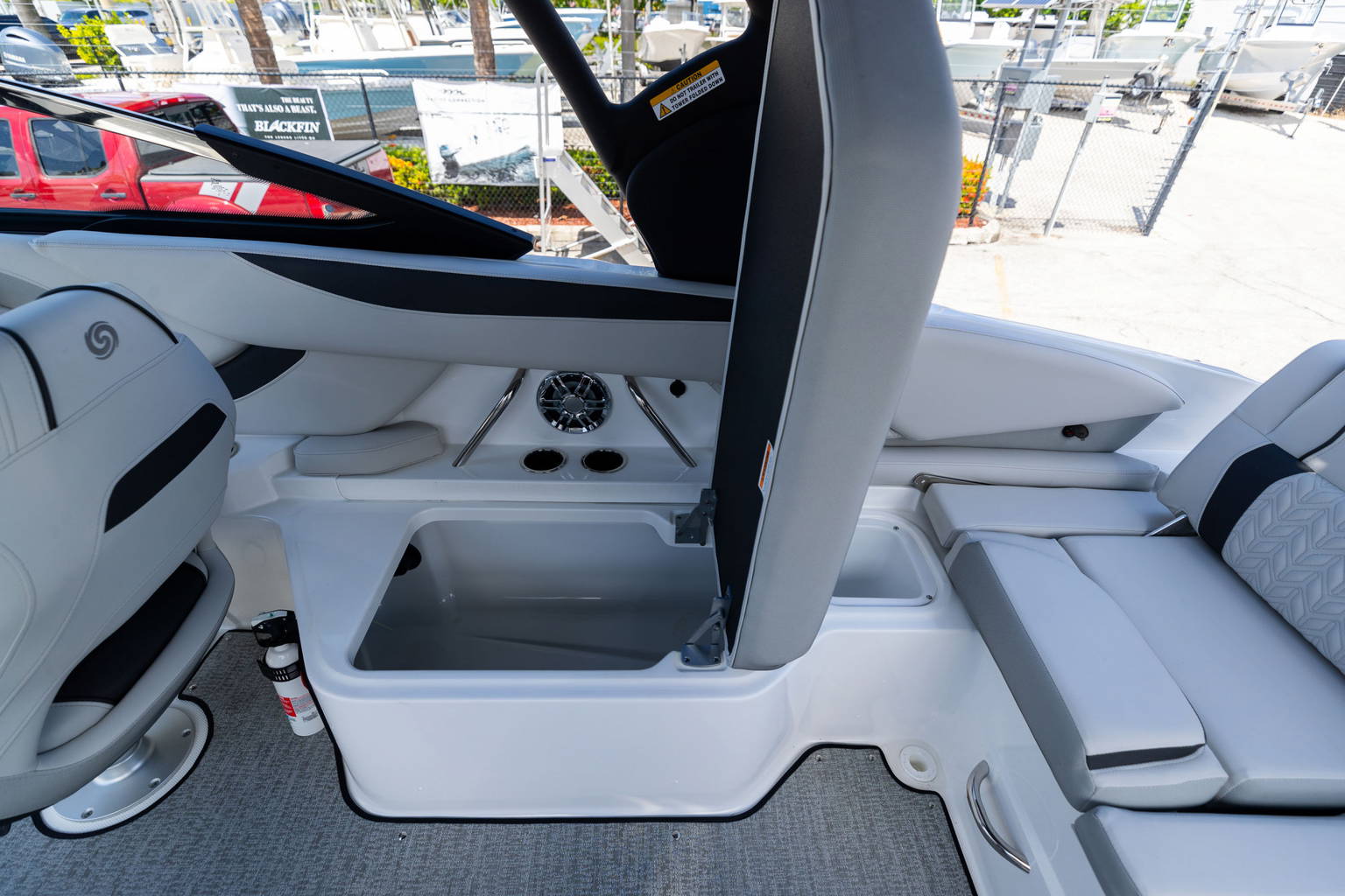 New 2024 Hurricane SunDeck 2600 OB #2855 image 18