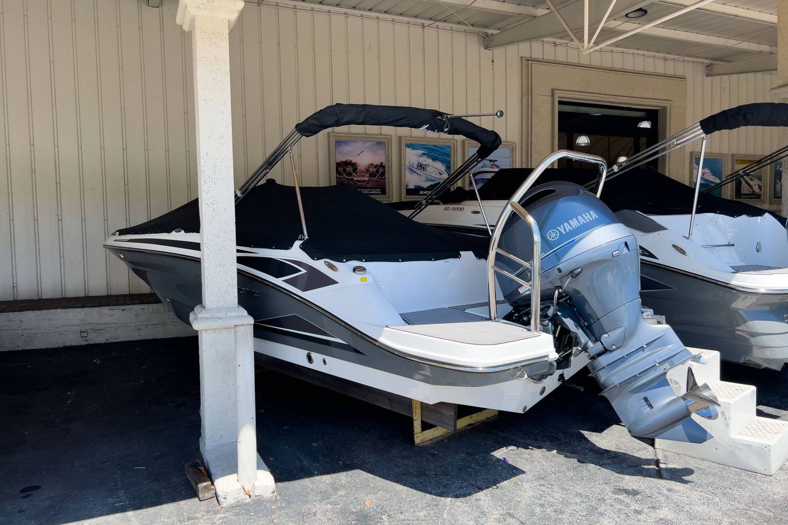 New 2023 Hurricane SunDeck Sport OB SS 205 OB #2002 image 1