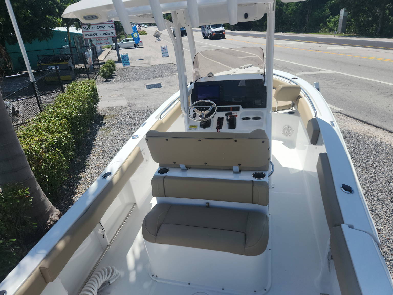 Alternative image of Sea Hunt Ultra 235 SE in Florida Keys, FL