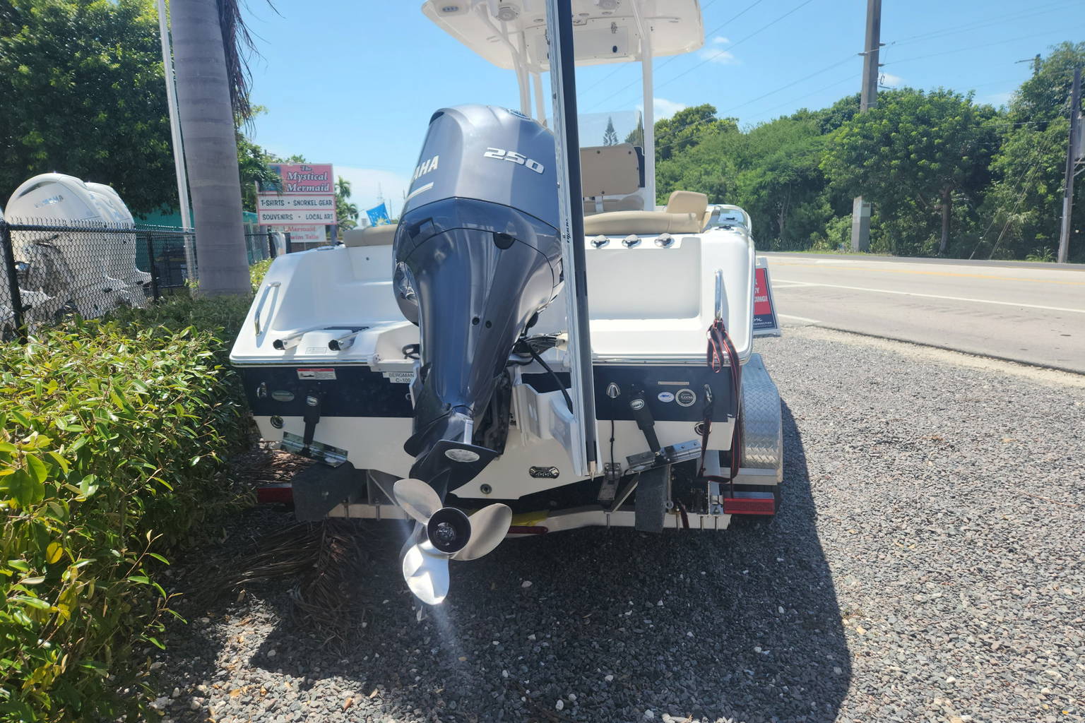 Used 2017 Sea Hunt Ultra 235 SE #0202 image 2