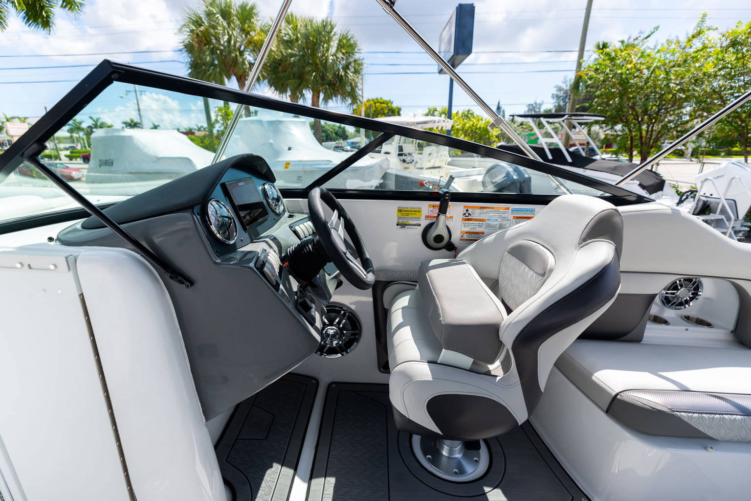 New 2023 Hurricane SunDeck 2486 OB #0282 image 16
