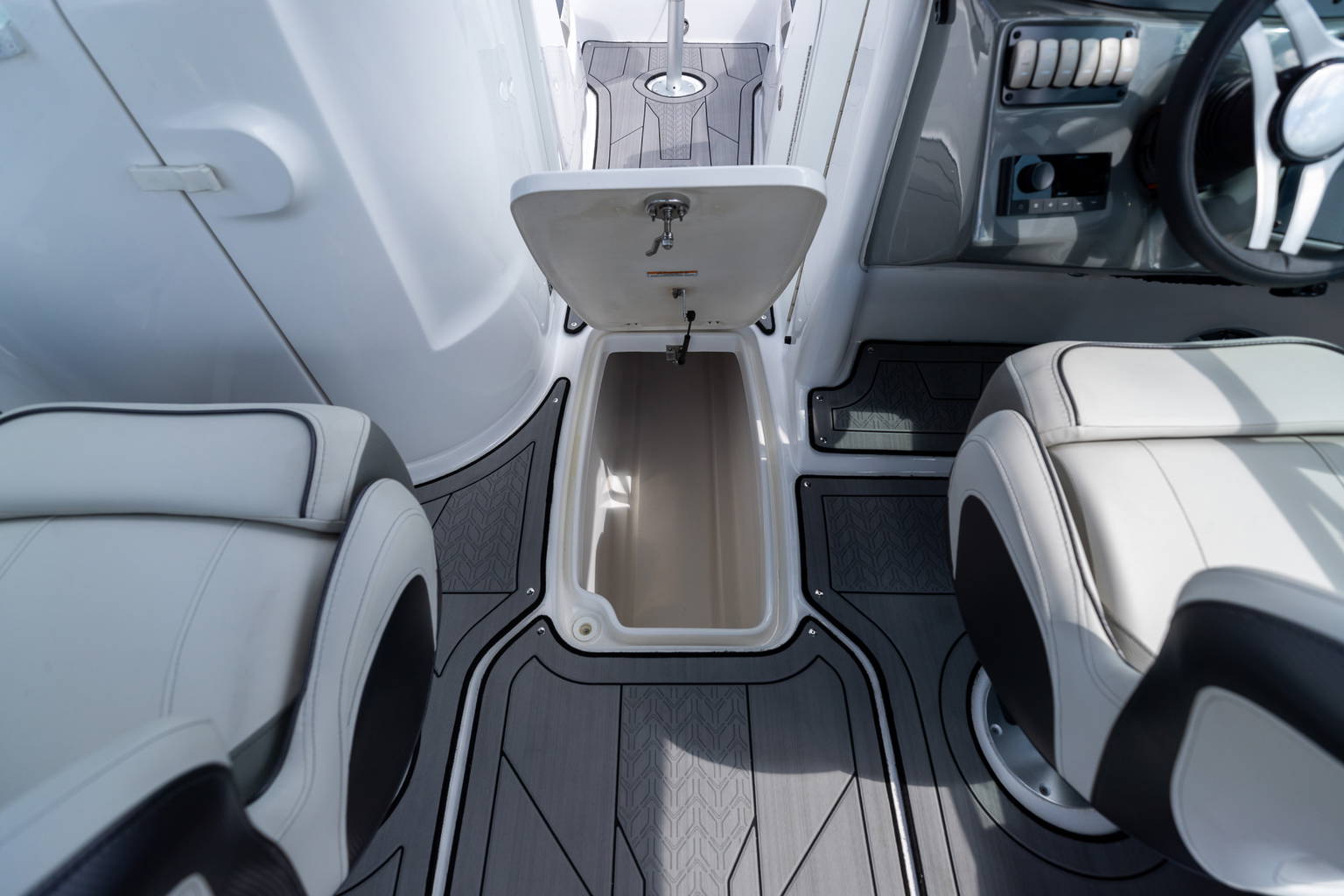 New 2023 Hurricane SunDeck 2486 OB #0282 image 31