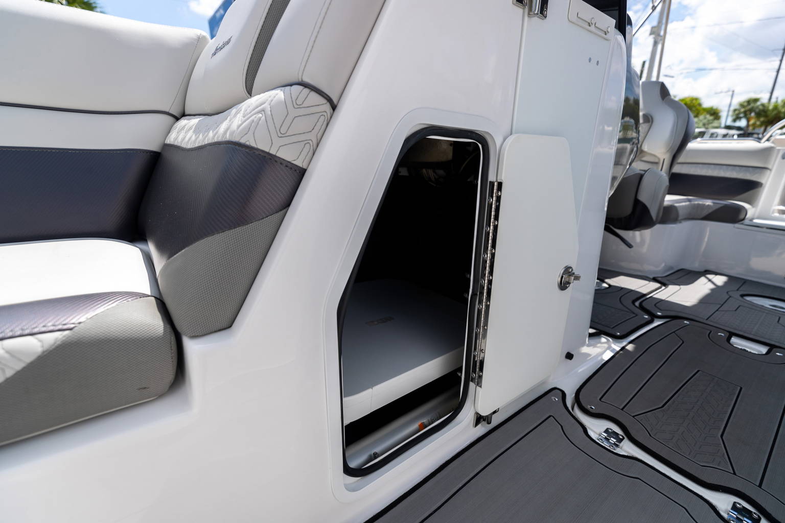 New 2023 Hurricane SunDeck 2486 OB #0282 image 37