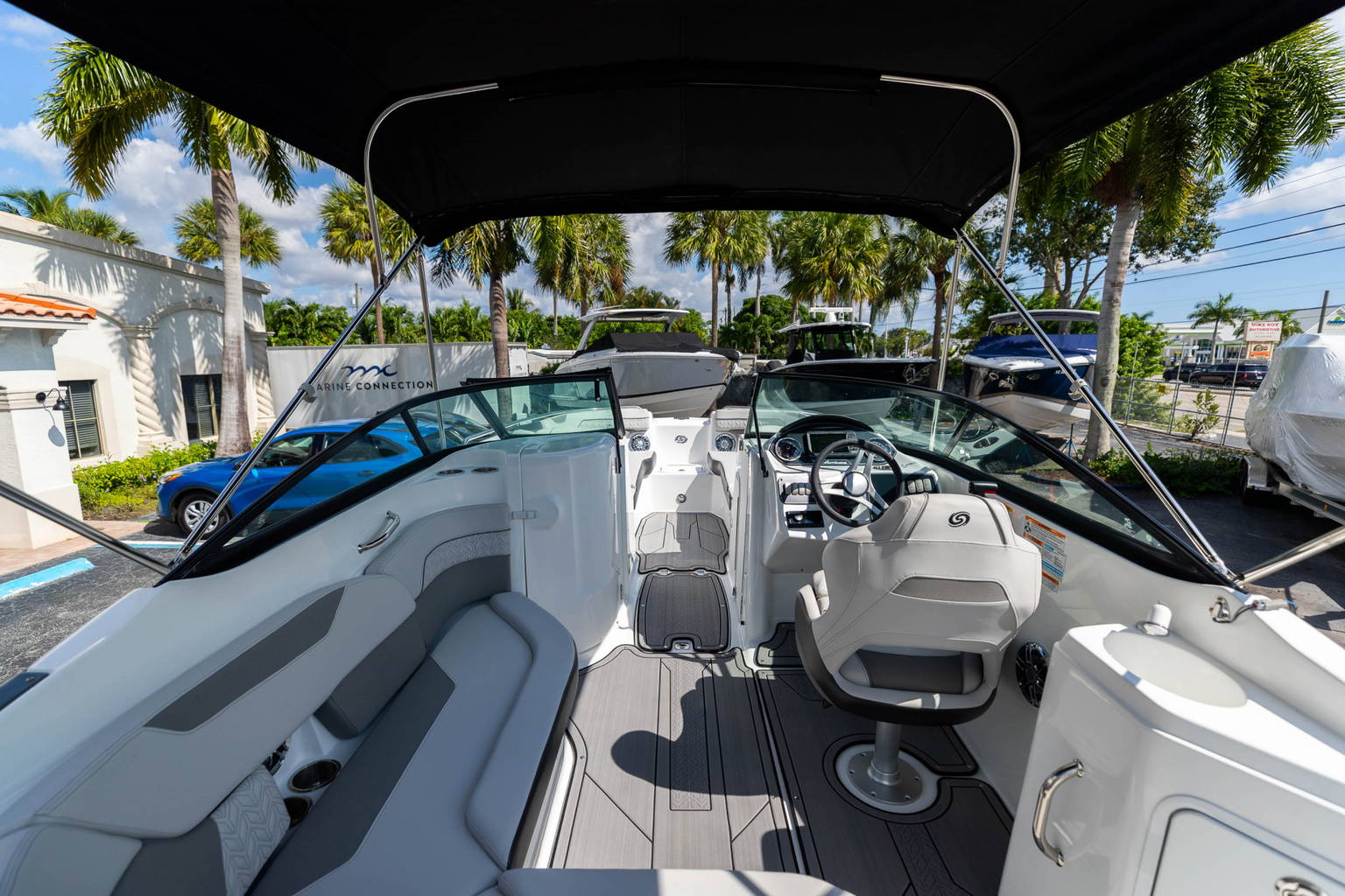 New 2023 Hurricane SunDeck 2200 OB #2028 image 9