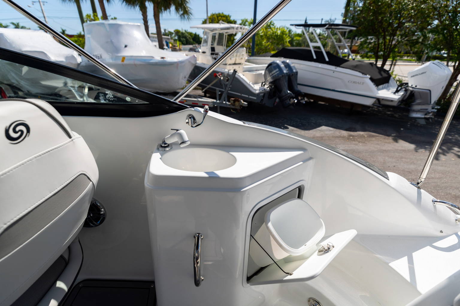New 2023 Hurricane SunDeck 2200 OB #2028 image 11