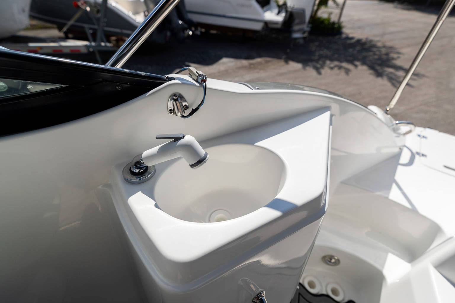 New 2023 Hurricane SunDeck 2200 OB #2028 image 12