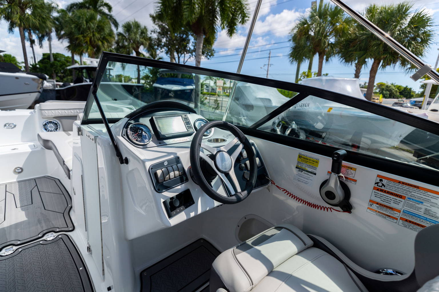 New 2023 Hurricane SunDeck 2200 OB #2028 image 17