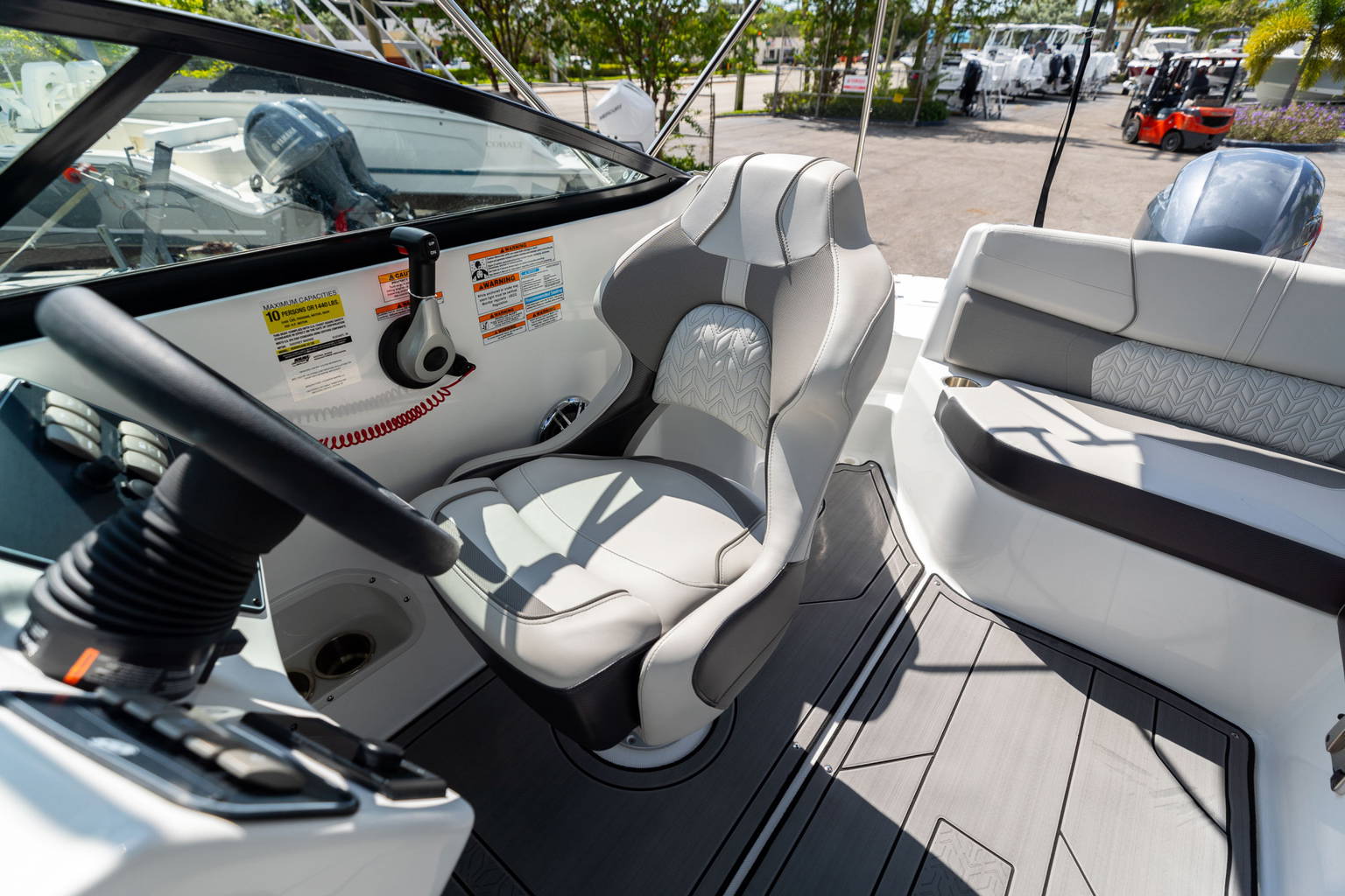 New 2023 Hurricane SunDeck 2200 OB #2028 image 24