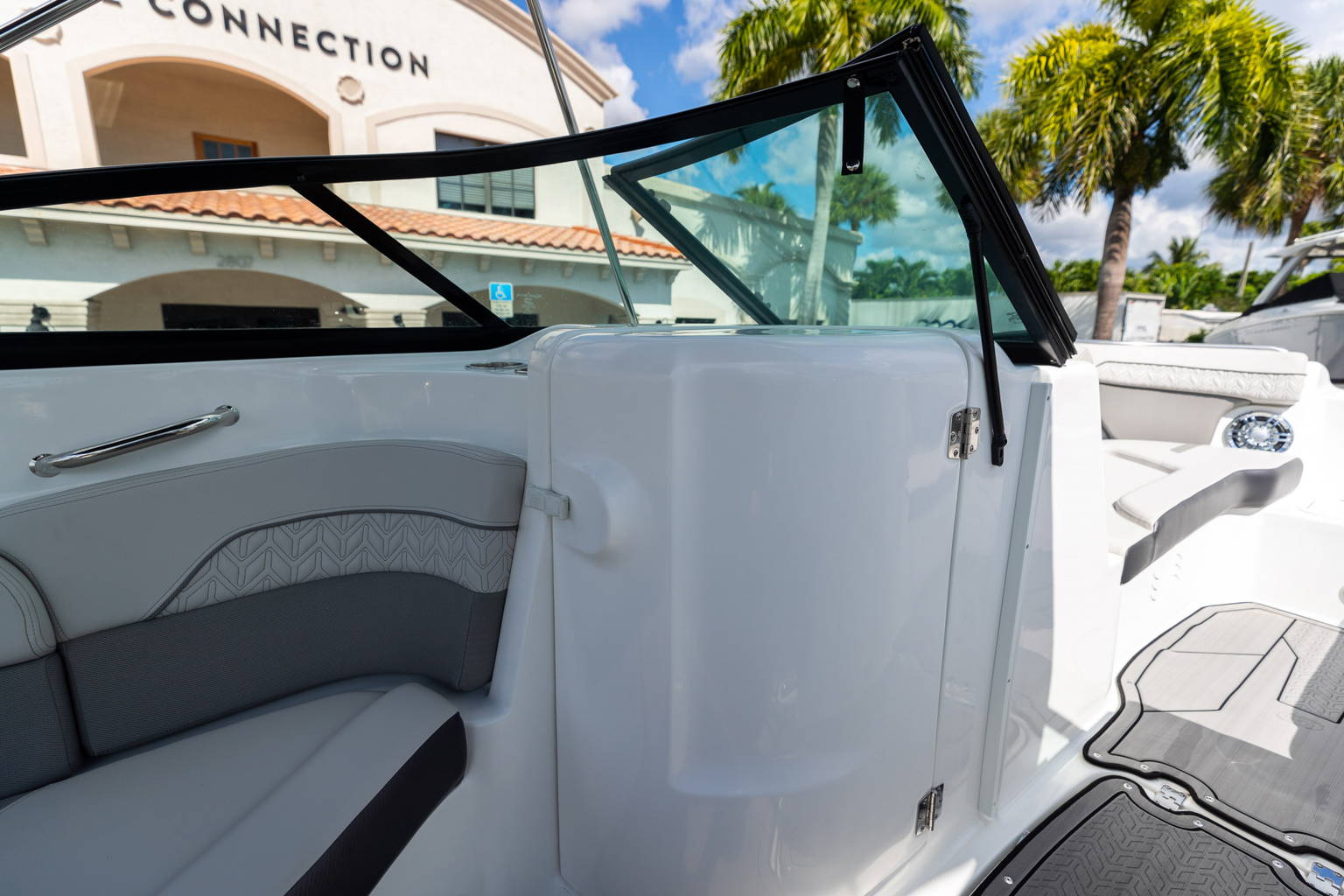 New 2023 Hurricane SunDeck 2200 OB #2028 image 25