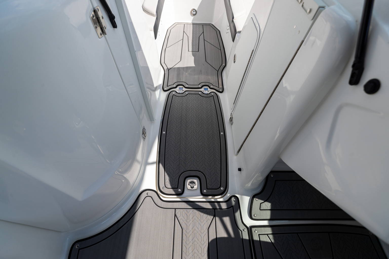 New 2023 Hurricane SunDeck 2200 OB #2028 image 28