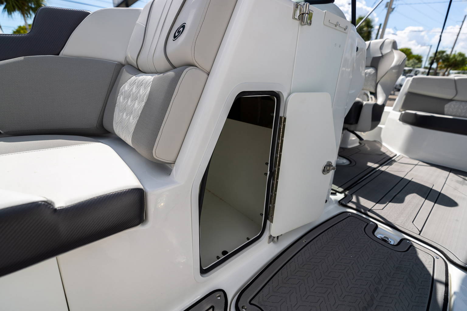New 2023 Hurricane SunDeck 2200 OB #2028 image 34