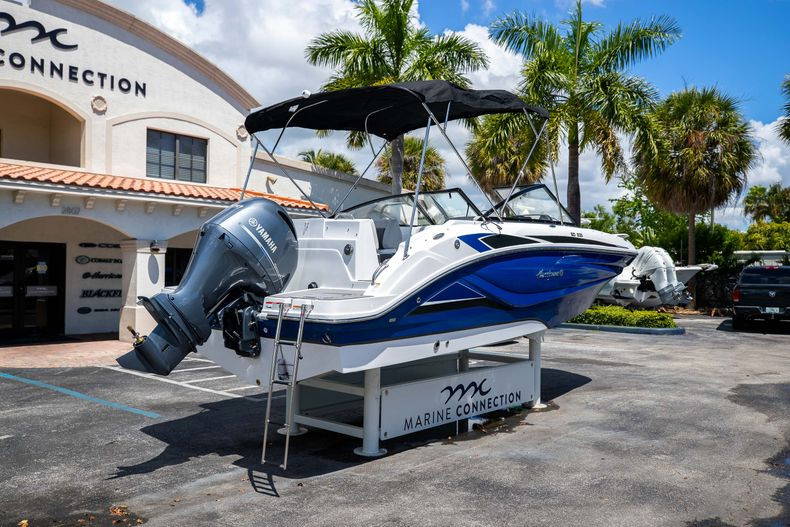 New 2022 Hurricane SunDeck OB SD 235 OB #7864 image 9
