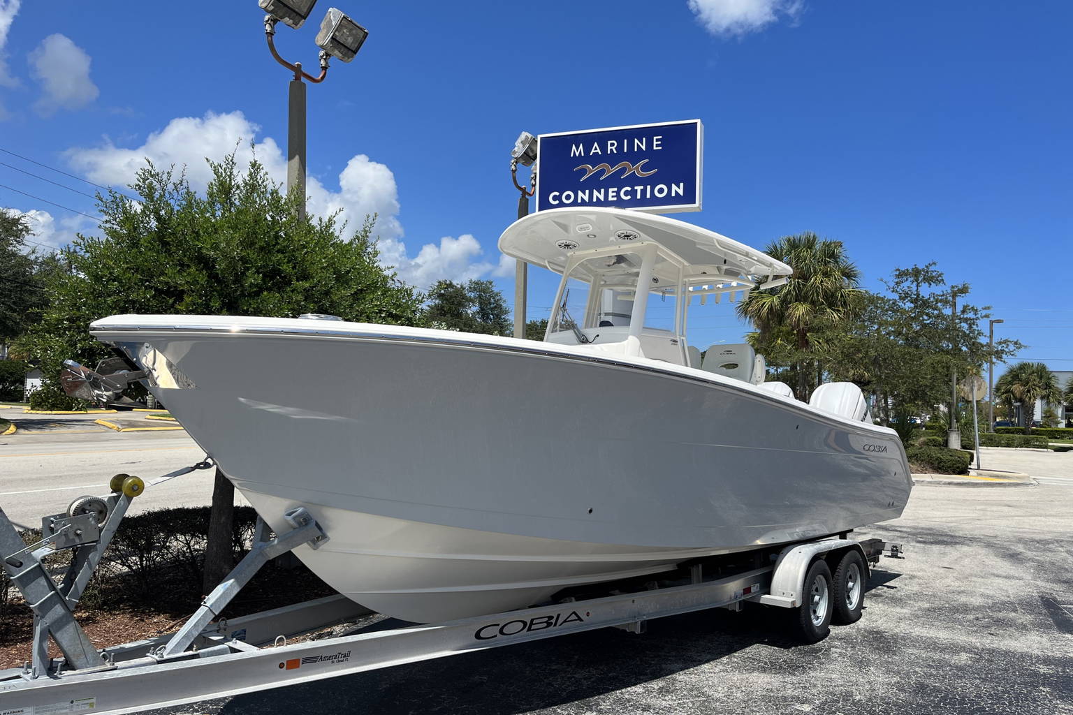 New 2024 Cobia 280 CC #D017 image 2
