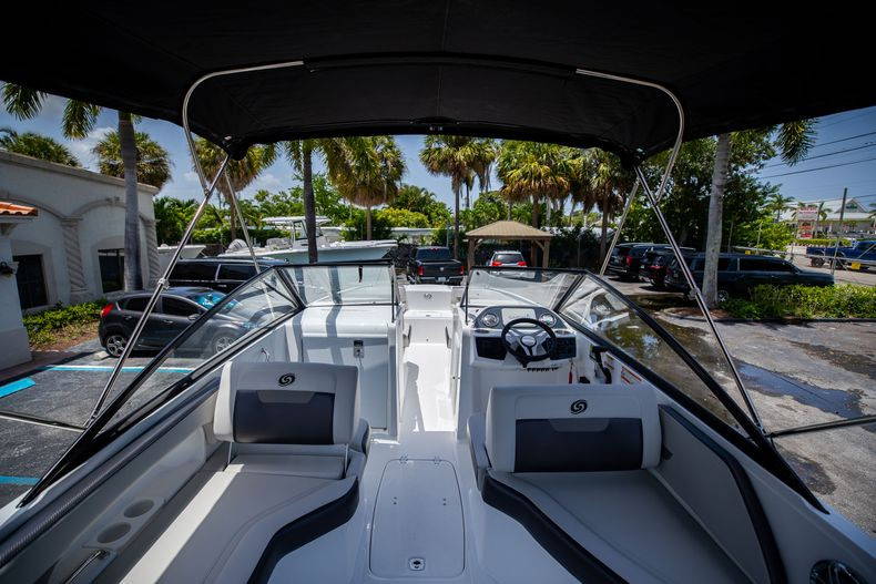 New 2022 Hurricane SunDeck OB SD 235 OB #8013 image 9