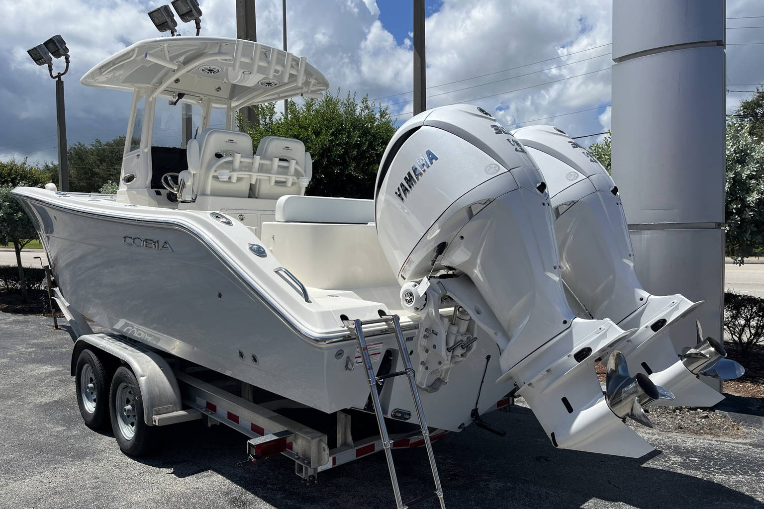 New 2024 Cobia 280 CC #D017 image 4