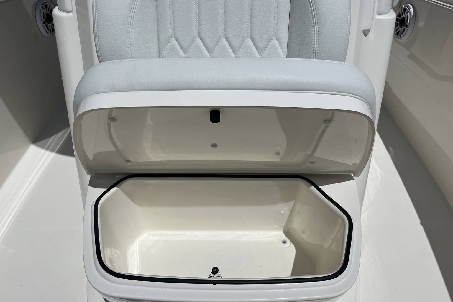 New 2024 Cobia 280 CC #D017 image 17