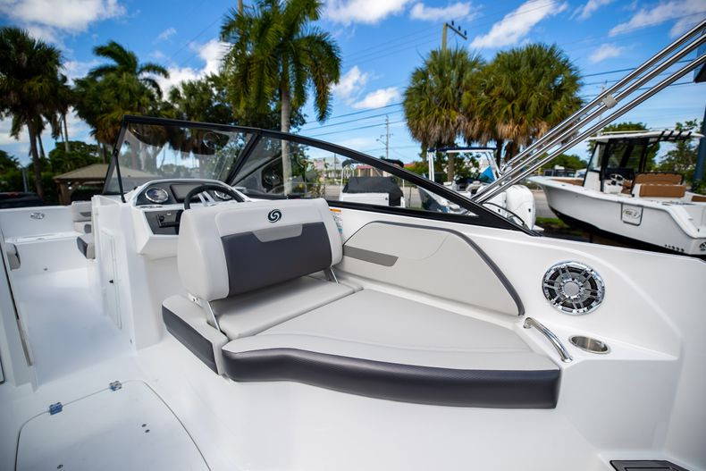 New 2022 Hurricane SunDeck OB SD 235 OB #7864 image 15