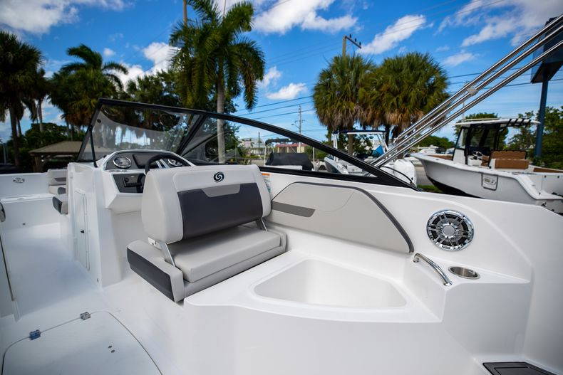 New 2022 Hurricane SunDeck OB SD 235 OB #7864 image 16