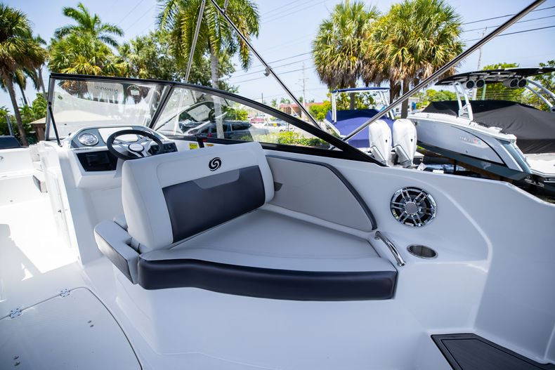 New 2022 Hurricane SunDeck OB SD 235 OB #8013 image 14