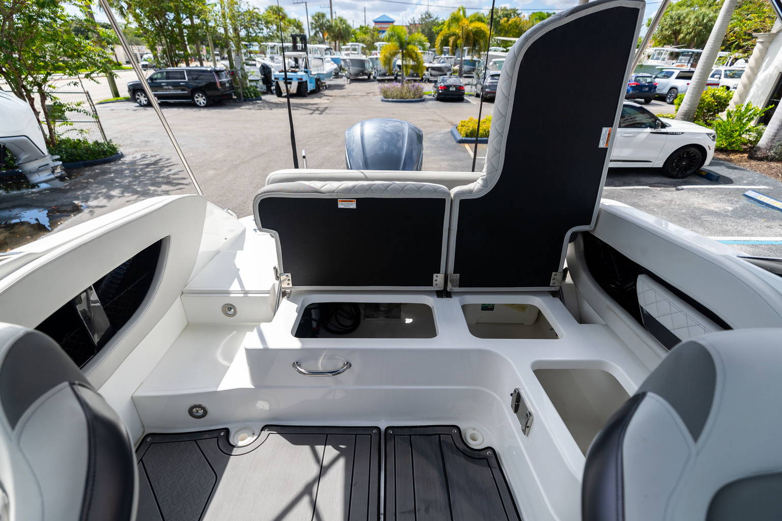 New 2023 Hurricane SunDeck OB SD 2410 OB #1999 image 13