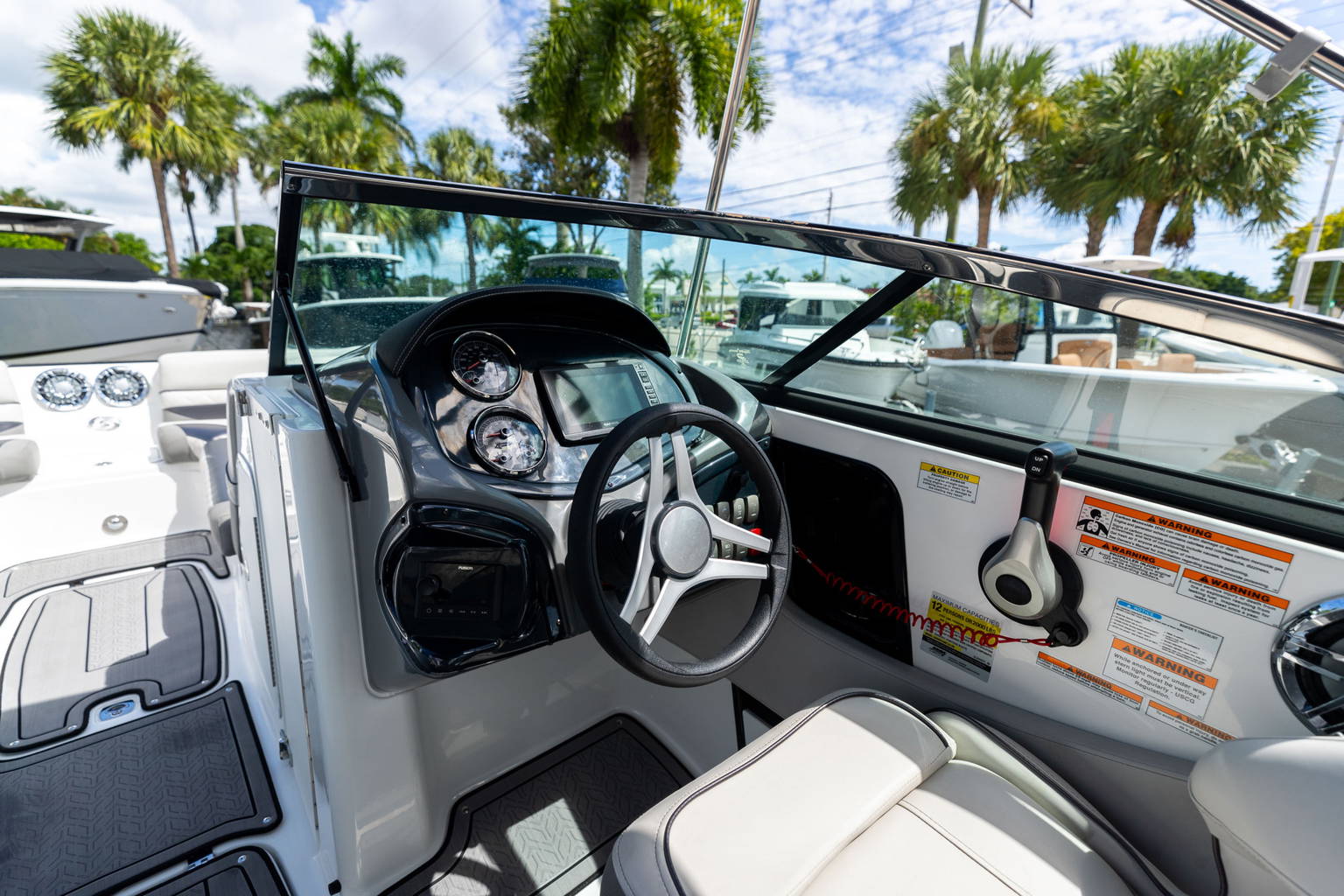New 2023 Hurricane SunDeck OB SD 2410 OB #1999 image 15