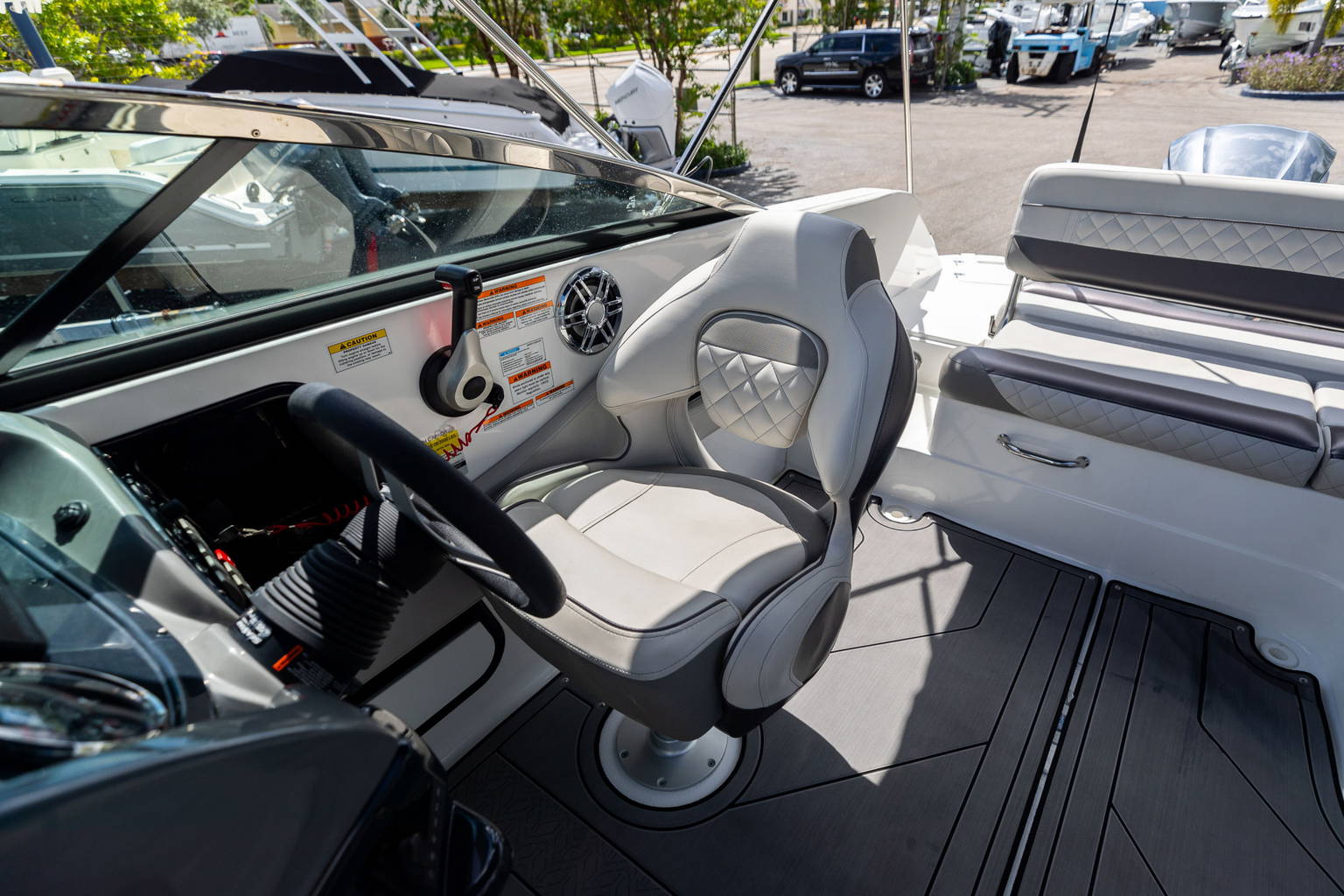 New 2023 Hurricane SunDeck OB SD 2410 OB #1999 image 24