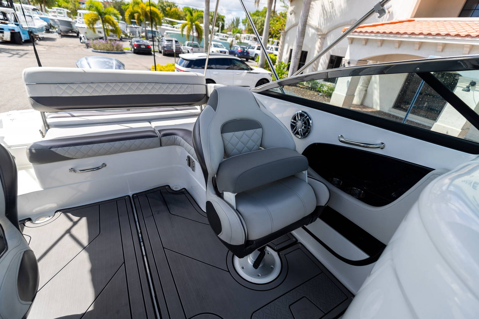 New 2023 Hurricane SunDeck OB SD 2410 OB #1999 image 25