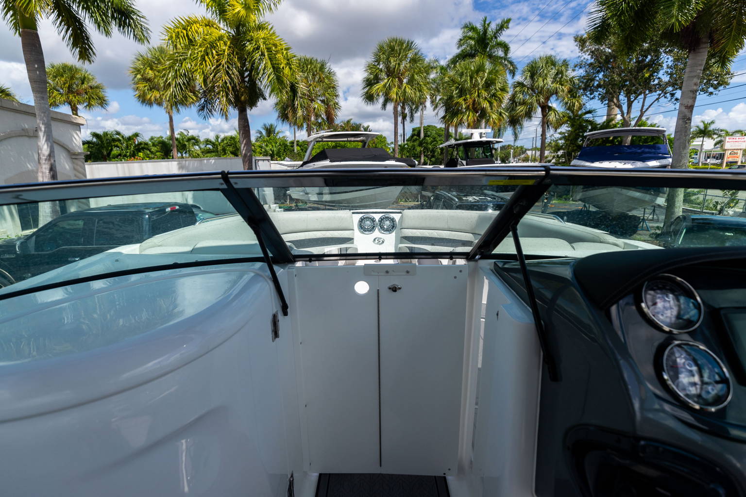 New 2023 Hurricane SunDeck OB SD 2410 OB #1999 image 27
